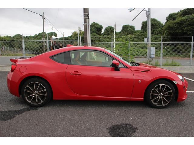 ８６ ＧＴリミテッド　純正ナビ　革＆アルカンターラコンビシート　禁煙車　シートヒーター　ＬＥＤヘッドライト　リアフォグランプ　バックカメラ　クルーズコントロール　ＥＴＣ　電動格納ミラー　Ｂｌｕｅｔｏｏｔｈ接続（12枚目）