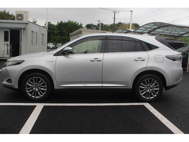 ハリアーハイブリッド プレミアム アドバンスドパッケージ JBLサウンド メーカーナビ フルセグTV 禁煙車 ETC レーダークルーズコントロール パワーバックドア シートヒーター LEDヘッドライト Bluetooth接続 プッシュスタート(11枚目)