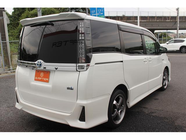 ヴォクシー ハイブリッドＺＳ　雹害　ＡＬＰＩＮＥ１０型ナビ　禁煙車　バックカメラ　フルセグＴＶ　ＥＴＣ　トヨタセーフティセンス　Ｂｌｕｅｔｏｏｔｈ接続　ｉｓｔｏｐ　両滴ワイパー　プッシュスタート　電動スライドドア（13枚目）