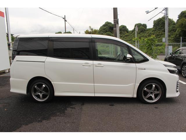 ヴォクシー ハイブリッドＺＳ　雹害　ＡＬＰＩＮＥ１０型ナビ　禁煙車　バックカメラ　フルセグＴＶ　ＥＴＣ　トヨタセーフティセンス　Ｂｌｕｅｔｏｏｔｈ接続　ｉｓｔｏｐ　両滴ワイパー　プッシュスタート　電動スライドドア（14枚目）