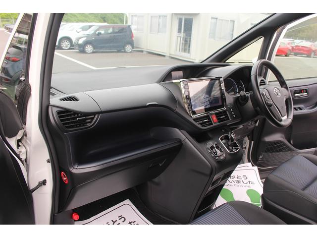 ヴォクシー ハイブリッドＺＳ　雹害　ＡＬＰＩＮＥ１０型ナビ　禁煙車　バックカメラ　フルセグＴＶ　ＥＴＣ　トヨタセーフティセンス　Ｂｌｕｅｔｏｏｔｈ接続　ｉｓｔｏｐ　両滴ワイパー　プッシュスタート　電動スライドドア（39枚目）