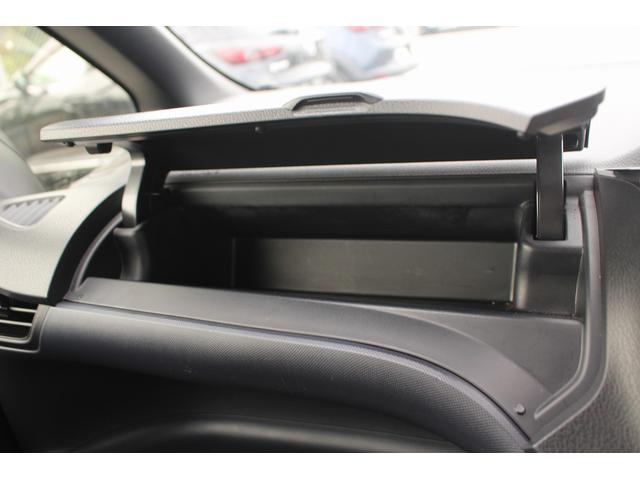 ヴォクシー ハイブリッドＺＳ　雹害　ＡＬＰＩＮＥ１０型ナビ　禁煙車　バックカメラ　フルセグＴＶ　ＥＴＣ　トヨタセーフティセンス　Ｂｌｕｅｔｏｏｔｈ接続　ｉｓｔｏｐ　両滴ワイパー　プッシュスタート　電動スライドドア（59枚目）