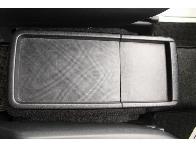 ヴォクシー ハイブリッドＺＳ　雹害　ＡＬＰＩＮＥ１０型ナビ　禁煙車　バックカメラ　フルセグＴＶ　ＥＴＣ　トヨタセーフティセンス　Ｂｌｕｅｔｏｏｔｈ接続　ｉｓｔｏｐ　両滴ワイパー　プッシュスタート　電動スライドドア（68枚目）