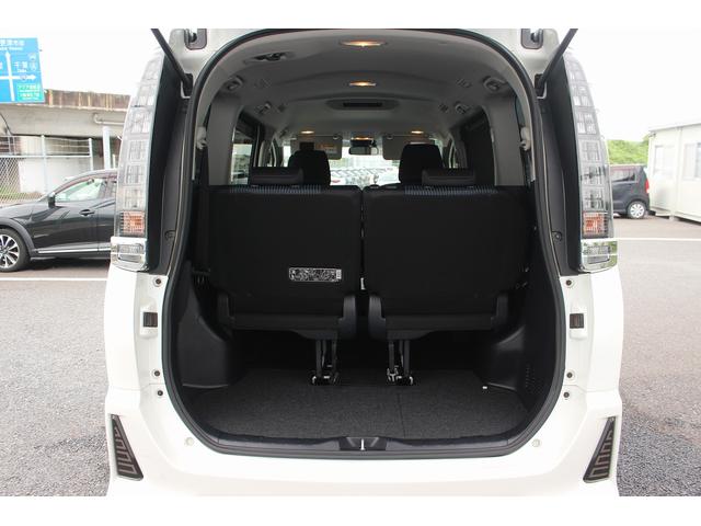 ヴォクシー ハイブリッドＺＳ　雹害　ＡＬＰＩＮＥ１０型ナビ　禁煙車　バックカメラ　フルセグＴＶ　ＥＴＣ　トヨタセーフティセンス　Ｂｌｕｅｔｏｏｔｈ接続　ｉｓｔｏｐ　両滴ワイパー　プッシュスタート　電動スライドドア（69枚目）