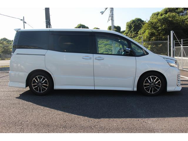 ヴォクシー ZS 煌 純正9型ナビ 禁煙車 TRDエアロ 後席モニター フルセグTV バックカメラ ETC 両側電動スライドドア レーダークルーズコントロール トヨタセーフティセンス コーナーセンサー プッシュスタート(5枚目)