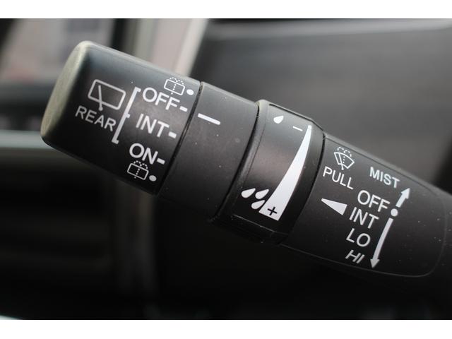 フリード＋ハイブリッド ハイブリッドＥＸ　純正９インチナビ　禁煙車　フルセグＴＶ　純正フリップダウンモニター　ＬＥＤヘッドライト　両側電動スライドドア　バックカメラ　シートヒーター　ハーフレザーシート　衝突軽減ブレーキ　レーンアシスト（52枚目）