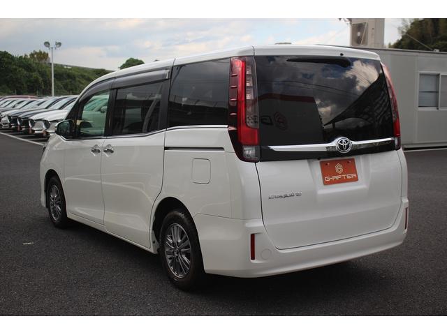 エスクァイア Ｇｉ　純正９型ナビ　バックカメラ　フルセグテレビ　黒革シート　シートヒーター　７人乗り　両側電動スライドドア　クルーズコントロール　ＬＥＤヘッドライト　ＥＴＣ　スマートキー　プッシュスタート（8枚目）