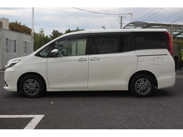 エスクァイア Ｇｉ　純正９型ナビ　バックカメラ　フルセグテレビ　黒革シート　シートヒーター　７人乗り　両側電動スライドドア　クルーズコントロール　ＬＥＤヘッドライト　ＥＴＣ　スマートキー　プッシュスタート（9枚目）