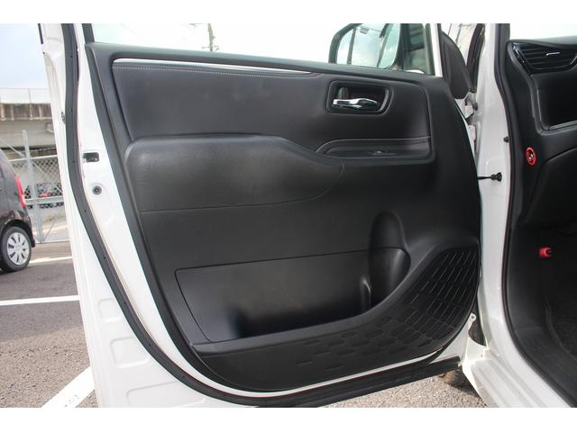 エスクァイア Ｇｉ　純正９型ナビ　バックカメラ　フルセグテレビ　黒革シート　シートヒーター　７人乗り　両側電動スライドドア　クルーズコントロール　ＬＥＤヘッドライト　ＥＴＣ　スマートキー　プッシュスタート（43枚目）