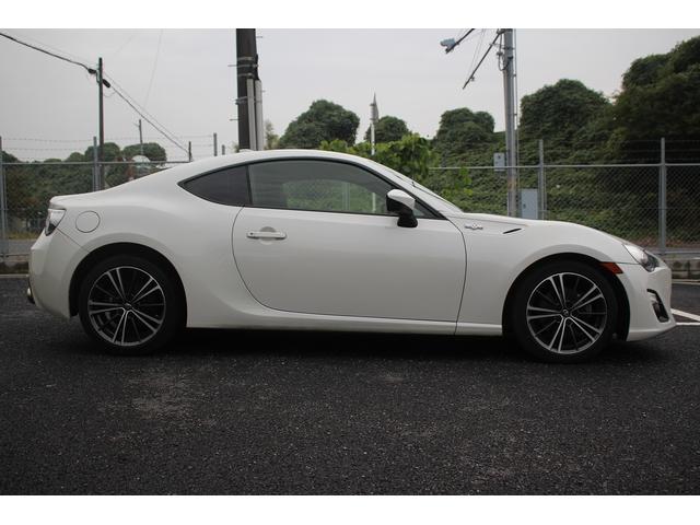 ８６ ＧＴリミテッド　ナビ　禁煙車　フルセグＴＶ　シートヒーター　純正１７インチアルミホイール　パドルシフト　バックカメラ　ＥＴＣ　スマートキー　プッシュスタート　電動格納式ミラー（11枚目）