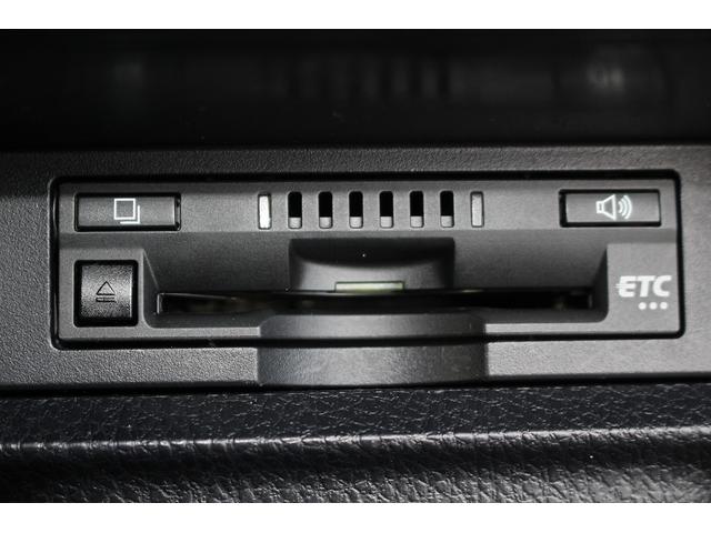 ノア Si フリップダウンモニター 禁煙車 アルパイン9型ナビ バックカメラ フルセグTV 両側電動スライドドア 黒半革シート ETC クルーズコントロール 衝突軽減ブレーキ LEDヘッドライト 7人乗り(8枚目)