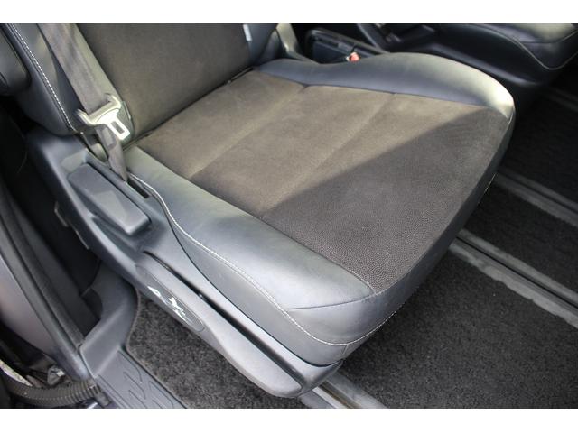 ノア Si フリップダウンモニター 禁煙車 アルパイン9型ナビ バックカメラ フルセグTV 両側電動スライドドア 黒半革シート ETC クルーズコントロール 衝突軽減ブレーキ LEDヘッドライト 7人乗り(37枚目)