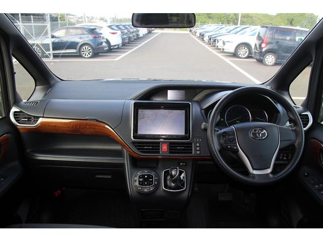 TOYOTA NOAH HYBRID X