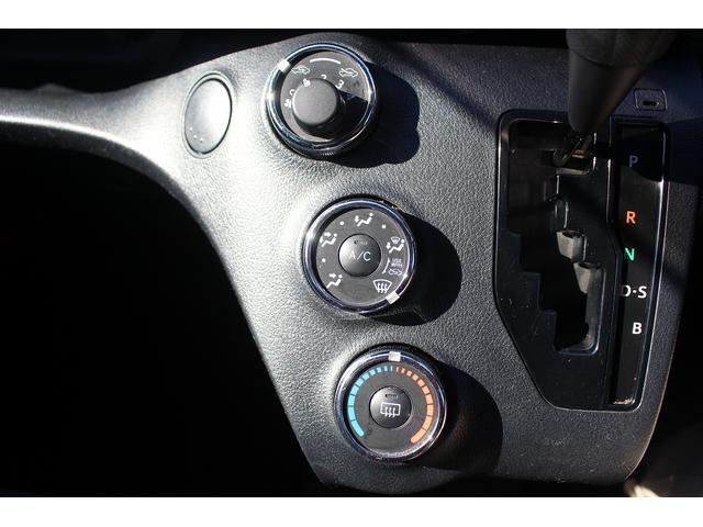 シエンタ Ｘ　禁煙車　７人乗り　純正ナビ　フルセグＴＶ　バックカメラ　電動スライドドア　ＥＴＣ　電動格納ミラー（59枚目）