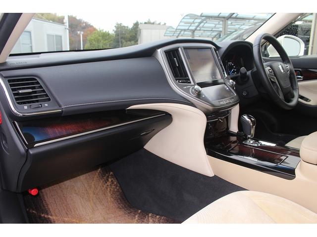 クラウンハイブリッド ロイヤルサルーン 純正ナビ フルセグTV 禁煙車 バックカメラ ETC LEDヘッドライト パワーシート シートヒーター スマートキー プッシュスタート 電動格納ミラー Bluetooth接続(46枚目)