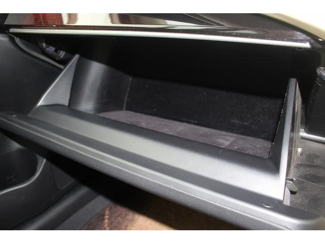 クラウンハイブリッド ロイヤルサルーン 純正ナビ フルセグTV 禁煙車 バックカメラ ETC LEDヘッドライト パワーシート シートヒーター スマートキー プッシュスタート 電動格納ミラー Bluetooth接続(68枚目)