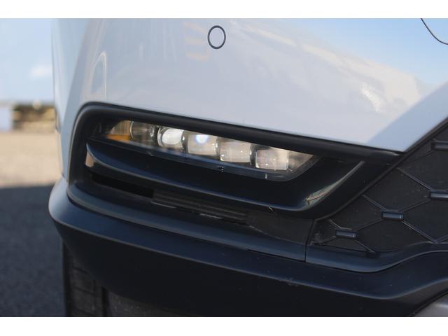 ヴェゼル ｅ：ＨＥＶ　Ｘ　ｃａｒｏｚｚｅｒｉａナビ　禁煙車　ホンダセンシング　ＬＥＤヘッドライト　ＥＴＣ　純正１６ＡＷ　ＵＳＢソケット　クリアランスソナー　ブレーキホールド　プッシュスタート（17枚目）