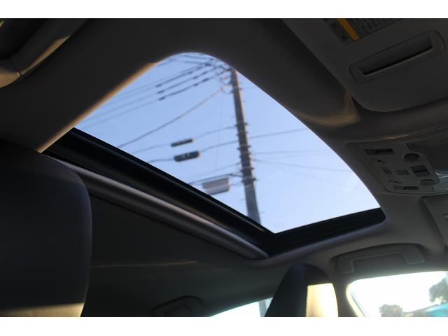 IS IS300h バージョンL サンルーフ 禁煙車 純正ナビ 温冷黒革シート バックカメラ LEDヘッドライト レーダークルーズコントロール 衝突軽減ブレーキ スマートキー プッシュスタート Bluetooth接続(5枚目)