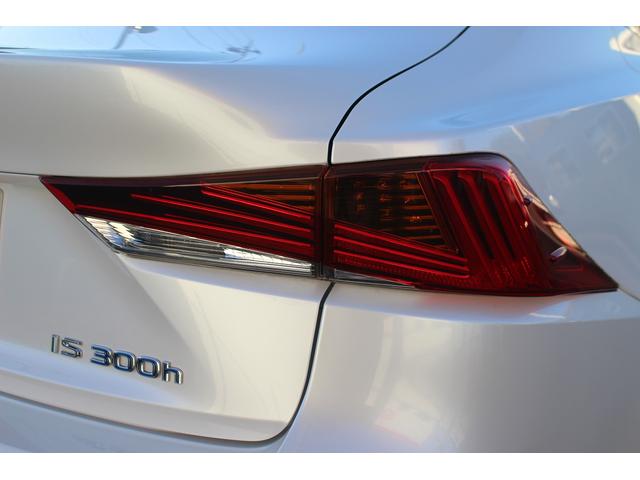 IS IS300h バージョンL サンルーフ 禁煙車 純正ナビ 温冷黒革シート バックカメラ LEDヘッドライト レーダークルーズコントロール 衝突軽減ブレーキ スマートキー プッシュスタート Bluetooth接続(18枚目)