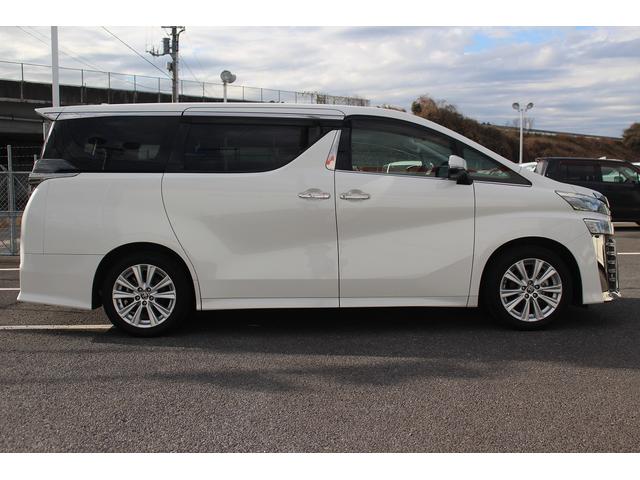 ヴェルファイア ２．５Ｚ　後期型　禁煙車　９型ディスプレイオーディオ　後席フリップダウンモニター　フルセグＴＶ　サンルーフ　バックカメラ　７人乗り　ＥＴＣ　衝突軽減ブレーキ　Ｂｌｕｅｔｏｏｔｈ接続　純正１８インチアルミホイール（4枚目）