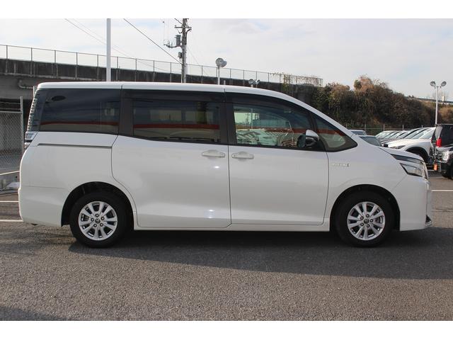 ヴォクシー ハイブリッドＶ　後期型　禁煙車　フリップダウンモニター　アルパインナビ　両側電動スライドドア　フルセグＴＶ　バックカメラ　　温熱シート　ＬＥＤヘッドライト　ＥＴＣ　クルーズコントロール　プッシュスタート（10枚目）
