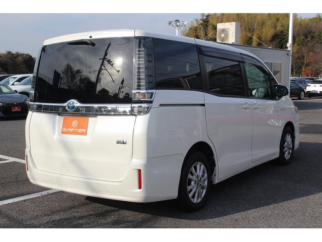 ヴォクシー ハイブリッドＶ　後期型　禁煙車　フリップダウンモニター　アルパインナビ　両側電動スライドドア　フルセグＴＶ　バックカメラ　　温熱シート　ＬＥＤヘッドライト　ＥＴＣ　クルーズコントロール　プッシュスタート（11枚目）