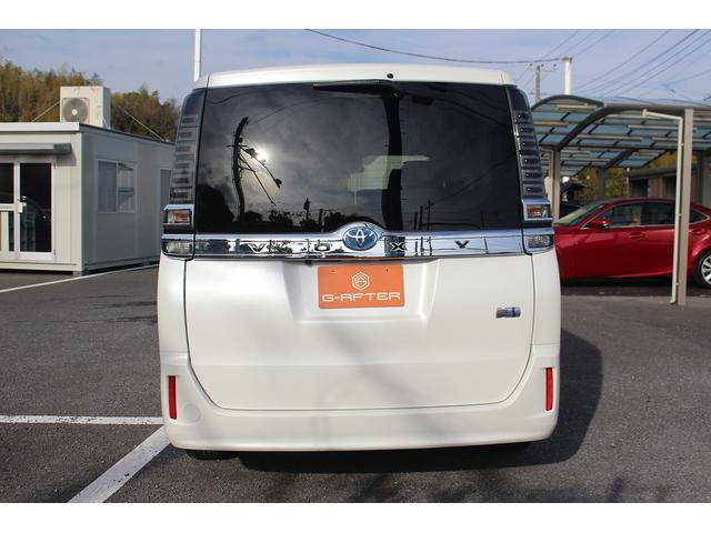 ヴォクシー ハイブリッドＶ　後期型　禁煙車　フリップダウンモニター　アルパインナビ　両側電動スライドドア　フルセグＴＶ　バックカメラ　　温熱シート　ＬＥＤヘッドライト　ＥＴＣ　クルーズコントロール　プッシュスタート（12枚目）