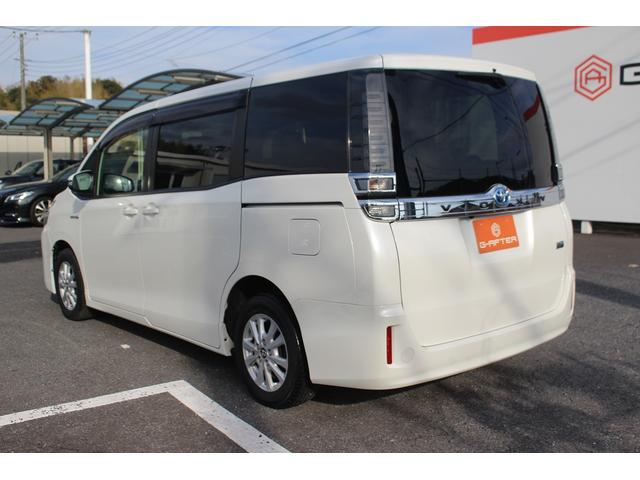 ヴォクシー ハイブリッドＶ　後期型　禁煙車　フリップダウンモニター　アルパインナビ　両側電動スライドドア　フルセグＴＶ　バックカメラ　　温熱シート　ＬＥＤヘッドライト　ＥＴＣ　クルーズコントロール　プッシュスタート（13枚目）