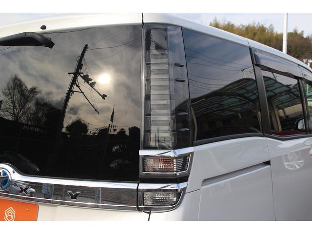 ヴォクシー ハイブリッドＶ　後期型　禁煙車　フリップダウンモニター　アルパインナビ　両側電動スライドドア　フルセグＴＶ　バックカメラ　　温熱シート　ＬＥＤヘッドライト　ＥＴＣ　クルーズコントロール　プッシュスタート（20枚目）