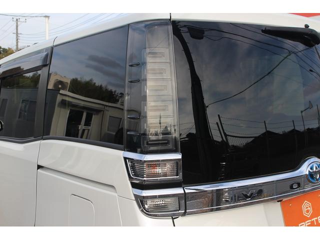 ヴォクシー ハイブリッドＶ　後期型　禁煙車　フリップダウンモニター　アルパインナビ　両側電動スライドドア　フルセグＴＶ　バックカメラ　　温熱シート　ＬＥＤヘッドライト　ＥＴＣ　クルーズコントロール　プッシュスタート（21枚目）