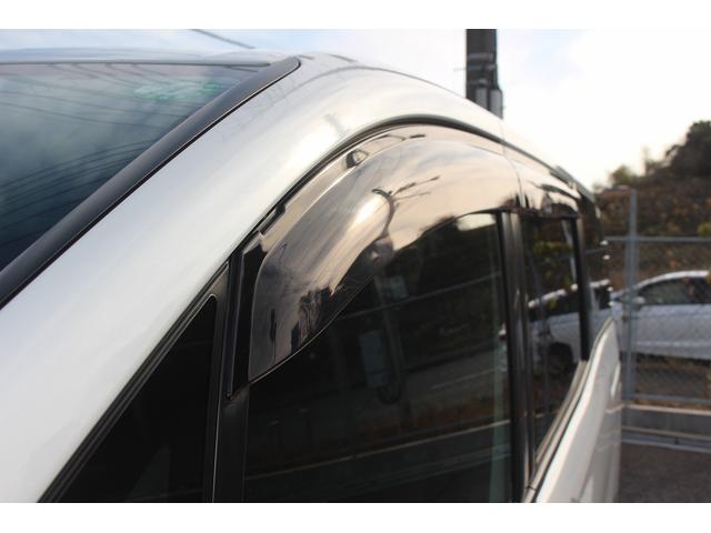 ヴォクシー ハイブリッドＶ　後期型　禁煙車　フリップダウンモニター　アルパインナビ　両側電動スライドドア　フルセグＴＶ　バックカメラ　　温熱シート　ＬＥＤヘッドライト　ＥＴＣ　クルーズコントロール　プッシュスタート（25枚目）