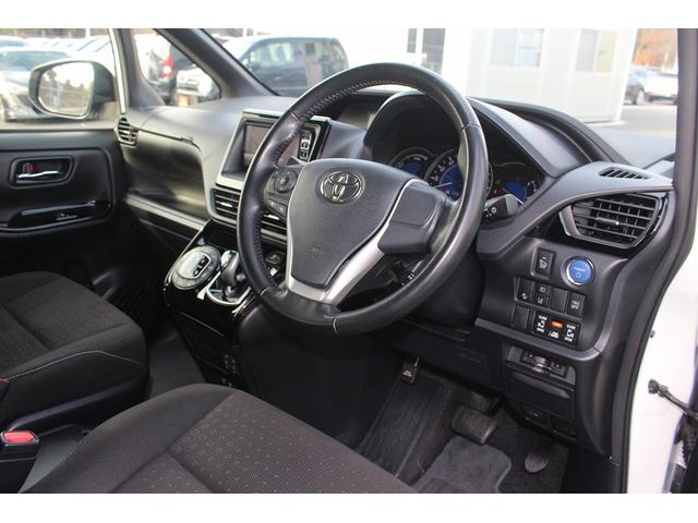 ヴォクシー ハイブリッドＶ　後期型　禁煙車　フリップダウンモニター　アルパインナビ　両側電動スライドドア　フルセグＴＶ　バックカメラ　　温熱シート　ＬＥＤヘッドライト　ＥＴＣ　クルーズコントロール　プッシュスタート（32枚目）