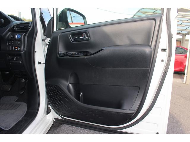 ヴォクシー ハイブリッドＶ　後期型　禁煙車　フリップダウンモニター　アルパインナビ　両側電動スライドドア　フルセグＴＶ　バックカメラ　　温熱シート　ＬＥＤヘッドライト　ＥＴＣ　クルーズコントロール　プッシュスタート（35枚目）