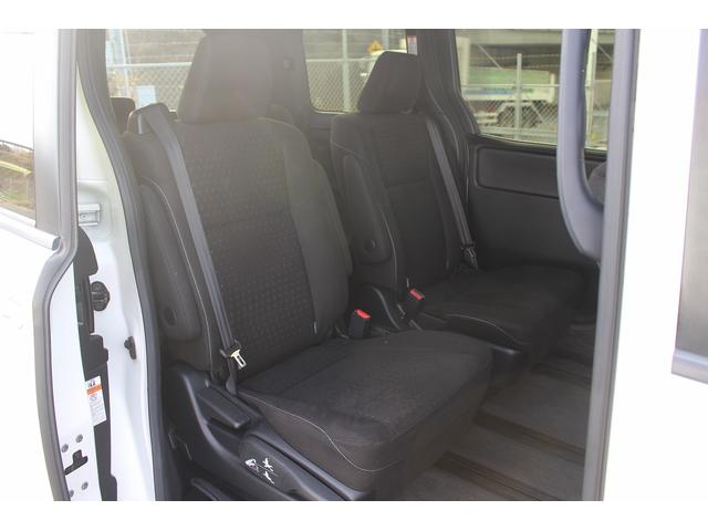 ヴォクシー ハイブリッドＶ　後期型　禁煙車　フリップダウンモニター　アルパインナビ　両側電動スライドドア　フルセグＴＶ　バックカメラ　　温熱シート　ＬＥＤヘッドライト　ＥＴＣ　クルーズコントロール　プッシュスタート（37枚目）