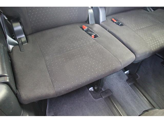 ヴォクシー ハイブリッドＶ　後期型　禁煙車　フリップダウンモニター　アルパインナビ　両側電動スライドドア　フルセグＴＶ　バックカメラ　　温熱シート　ＬＥＤヘッドライト　ＥＴＣ　クルーズコントロール　プッシュスタート（40枚目）