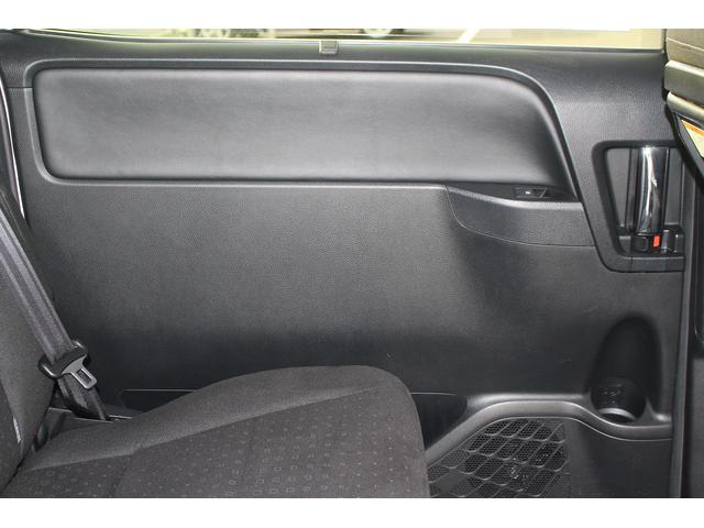 ヴォクシー ハイブリッドＶ　後期型　禁煙車　フリップダウンモニター　アルパインナビ　両側電動スライドドア　フルセグＴＶ　バックカメラ　　温熱シート　ＬＥＤヘッドライト　ＥＴＣ　クルーズコントロール　プッシュスタート（41枚目）