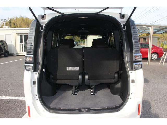 ヴォクシー ハイブリッドＶ　後期型　禁煙車　フリップダウンモニター　アルパインナビ　両側電動スライドドア　フルセグＴＶ　バックカメラ　　温熱シート　ＬＥＤヘッドライト　ＥＴＣ　クルーズコントロール　プッシュスタート（42枚目）