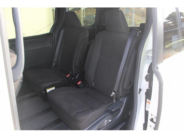 ヴォクシー ハイブリッドＶ　後期型　禁煙車　フリップダウンモニター　アルパインナビ　両側電動スライドドア　フルセグＴＶ　バックカメラ　　温熱シート　ＬＥＤヘッドライト　ＥＴＣ　クルーズコントロール　プッシュスタート（45枚目）