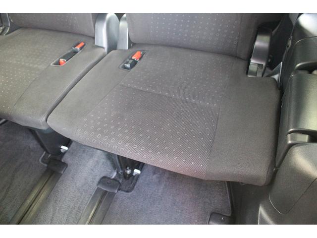 ヴォクシー ハイブリッドＶ　後期型　禁煙車　フリップダウンモニター　アルパインナビ　両側電動スライドドア　フルセグＴＶ　バックカメラ　　温熱シート　ＬＥＤヘッドライト　ＥＴＣ　クルーズコントロール　プッシュスタート（48枚目）