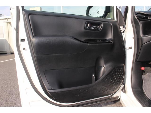 ヴォクシー ハイブリッドＶ　後期型　禁煙車　フリップダウンモニター　アルパインナビ　両側電動スライドドア　フルセグＴＶ　バックカメラ　　温熱シート　ＬＥＤヘッドライト　ＥＴＣ　クルーズコントロール　プッシュスタート（53枚目）