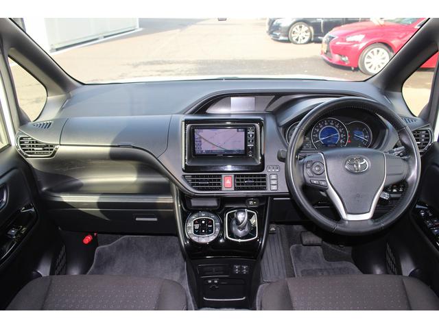 ヴォクシー ハイブリッドＶ　後期型　禁煙車　フリップダウンモニター　アルパインナビ　両側電動スライドドア　フルセグＴＶ　バックカメラ　　温熱シート　ＬＥＤヘッドライト　ＥＴＣ　クルーズコントロール　プッシュスタート（58枚目）