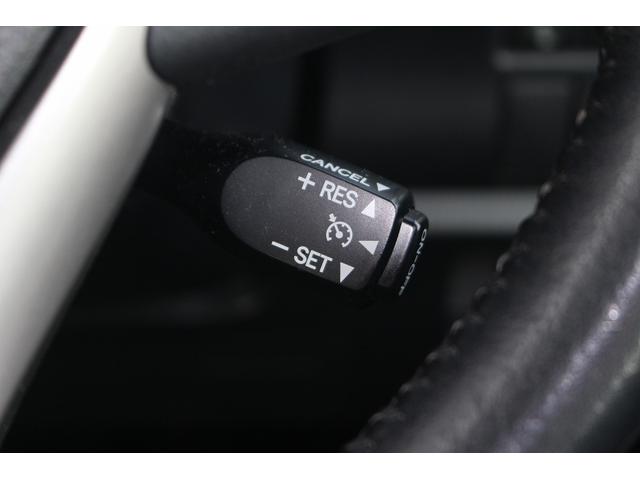 ヴォクシー ハイブリッドＶ　後期型　禁煙車　フリップダウンモニター　アルパインナビ　両側電動スライドドア　フルセグＴＶ　バックカメラ　　温熱シート　ＬＥＤヘッドライト　ＥＴＣ　クルーズコントロール　プッシュスタート（61枚目）