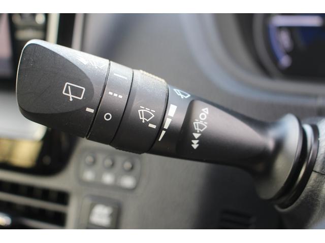 ヴォクシー ハイブリッドＶ　後期型　禁煙車　フリップダウンモニター　アルパインナビ　両側電動スライドドア　フルセグＴＶ　バックカメラ　　温熱シート　ＬＥＤヘッドライト　ＥＴＣ　クルーズコントロール　プッシュスタート（66枚目）