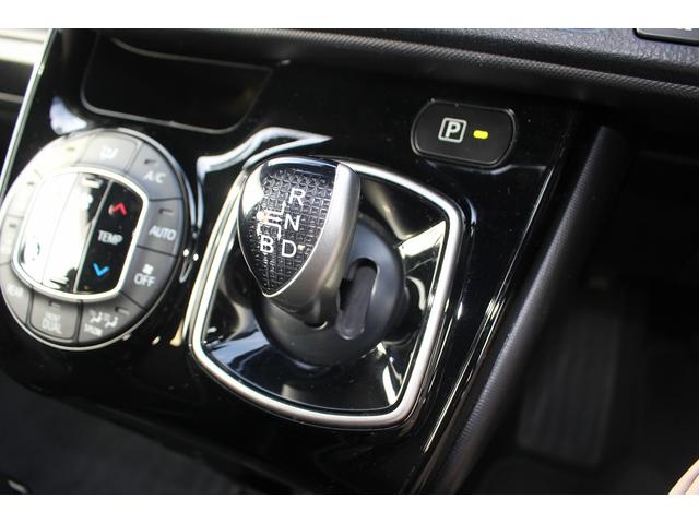 ヴォクシー ハイブリッドＶ　後期型　禁煙車　フリップダウンモニター　アルパインナビ　両側電動スライドドア　フルセグＴＶ　バックカメラ　　温熱シート　ＬＥＤヘッドライト　ＥＴＣ　クルーズコントロール　プッシュスタート（67枚目）