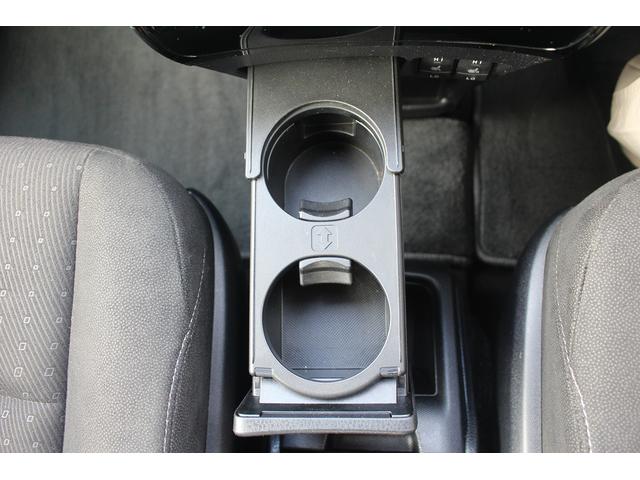 ヴォクシー ハイブリッドＶ　後期型　禁煙車　フリップダウンモニター　アルパインナビ　両側電動スライドドア　フルセグＴＶ　バックカメラ　　温熱シート　ＬＥＤヘッドライト　ＥＴＣ　クルーズコントロール　プッシュスタート（69枚目）