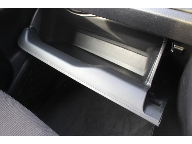 ヴォクシー ハイブリッドＶ　後期型　禁煙車　フリップダウンモニター　アルパインナビ　両側電動スライドドア　フルセグＴＶ　バックカメラ　　温熱シート　ＬＥＤヘッドライト　ＥＴＣ　クルーズコントロール　プッシュスタート（74枚目）