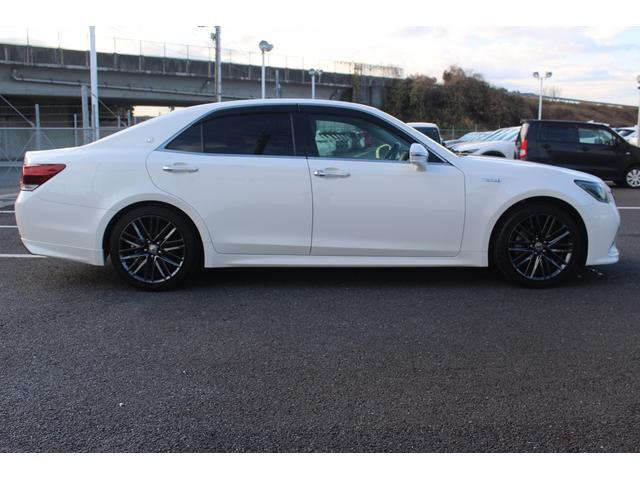 クラウンハイブリッド アスリートＳ　Ｊ－フロンティアリミテッド　禁煙車　純正ナビ　フルセグテレビ　サイドバックカメラ　ＥＴＣ　レーダークルコン　ＬＥＤヘッドライト　黒半革シート　プッシュスタート　スマートキー　クリアランスソナー（10枚目）