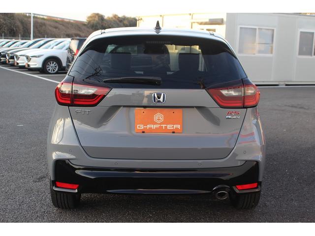 フィット ｅ：ＨＥＶ　ＲＳ　後期型　禁煙車　純正９型ナビ　フルセグＴＶ　バックカメラ　ハーフレザーシート　ＬＥＤヘッドライト　レーダークルーズコントロール　純正１６インチホイール　ＥＴＣ　衝突軽減ブレーキ　Ｂｌｕｅｔｏｏｔｈ接続（12枚目）