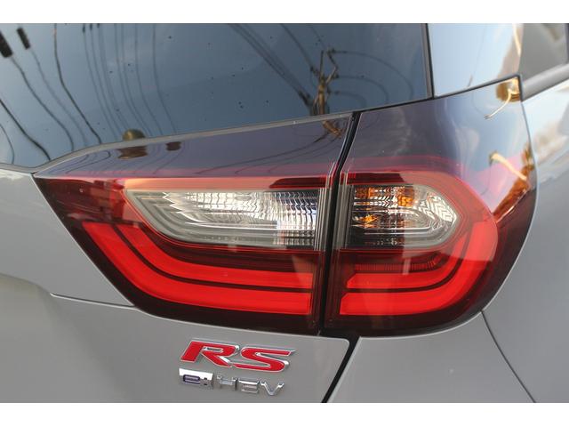 フィット ｅ：ＨＥＶ　ＲＳ　後期型　禁煙車　純正９型ナビ　フルセグＴＶ　バックカメラ　ハーフレザーシート　ＬＥＤヘッドライト　レーダークルーズコントロール　純正１６インチホイール　ＥＴＣ　衝突軽減ブレーキ　Ｂｌｕｅｔｏｏｔｈ接続（20枚目）