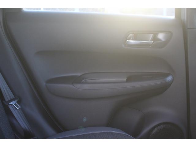 フィット ｅ：ＨＥＶ　ＲＳ　後期型　禁煙車　純正９型ナビ　フルセグＴＶ　バックカメラ　ハーフレザーシート　ＬＥＤヘッドライト　レーダークルーズコントロール　純正１６インチホイール　ＥＴＣ　衝突軽減ブレーキ　Ｂｌｕｅｔｏｏｔｈ接続（39枚目）